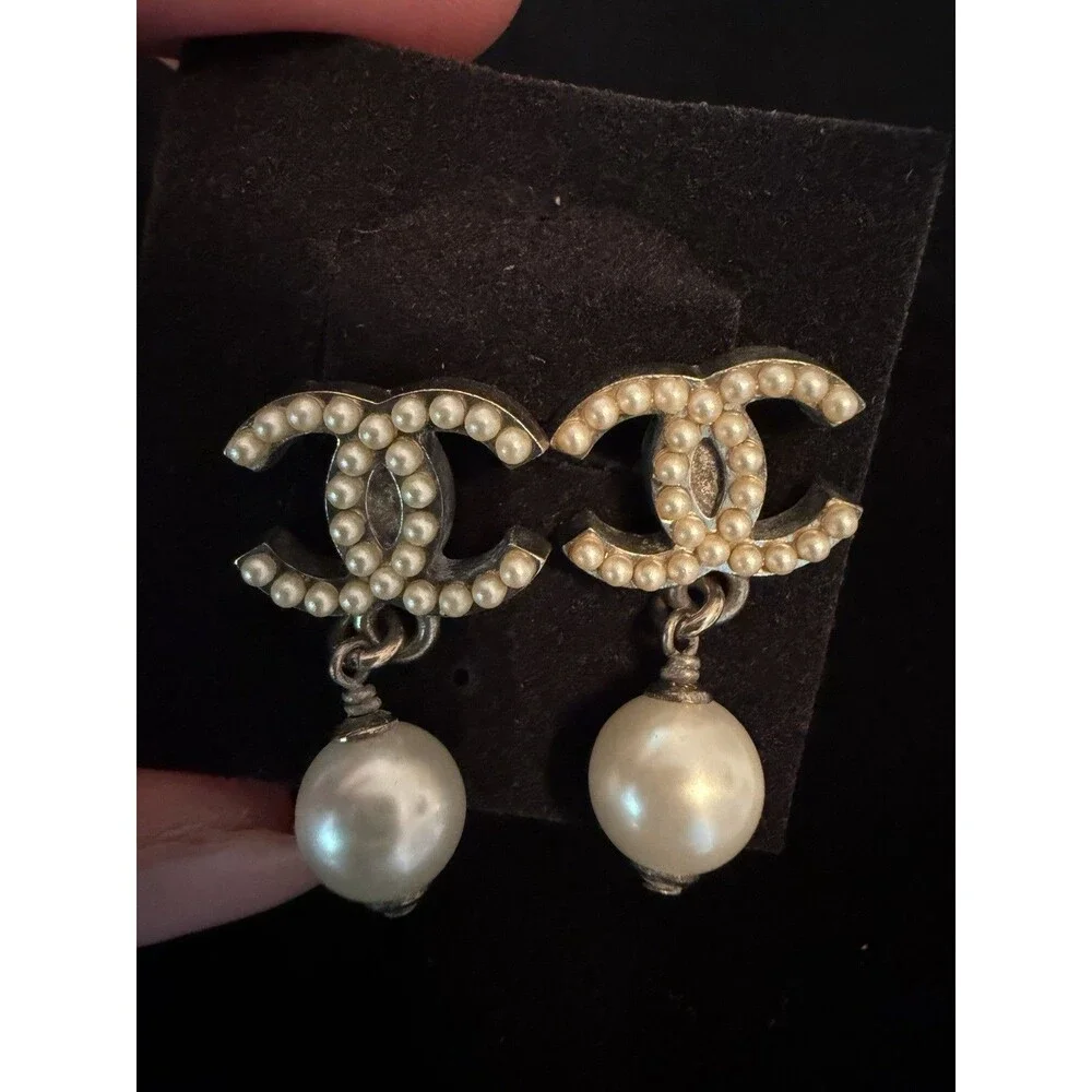 ⁠Chanel Vintage Faux Pearl CC Logo Dangle Drop Earrings Silver Tone 04A Pierced